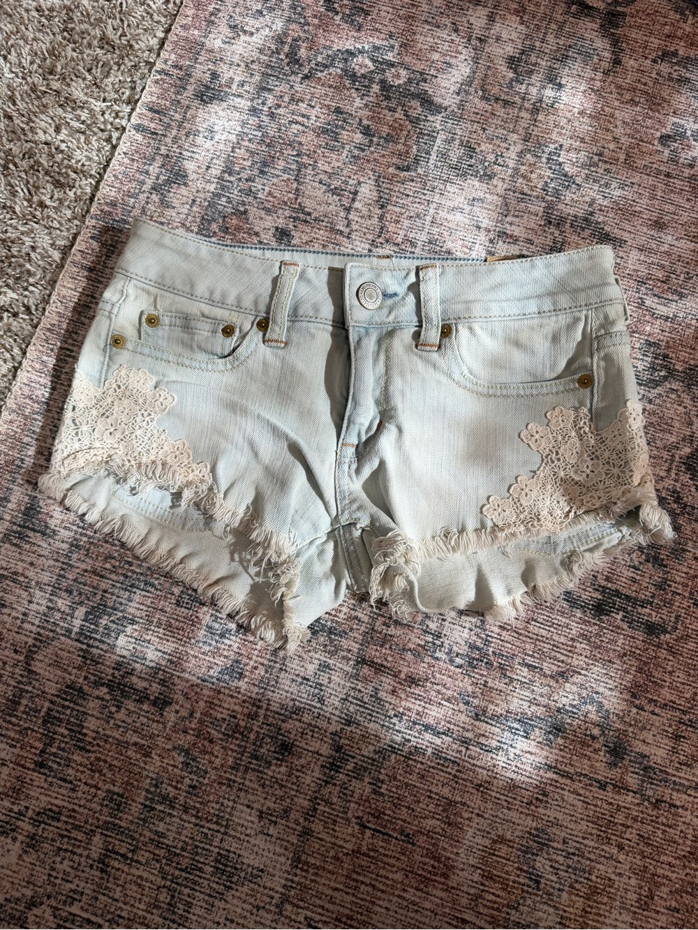 American Eagle Light Blue Denim Lace-Trim Women’s festival Shorts NWT